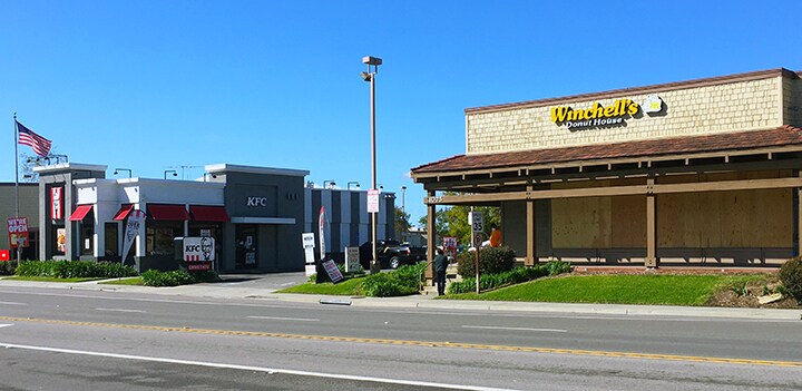 1075-1079 S Mission Rd, Fallbrook, CA à louer - Photo de l’immeuble – Image 3 sur 16