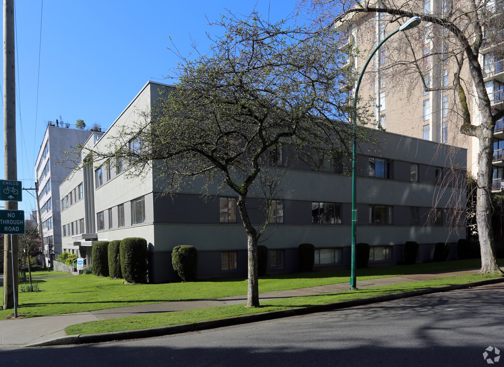 1025 Chilco St, Vancouver, BC à vendre Photo principale– Image 1 sur 4