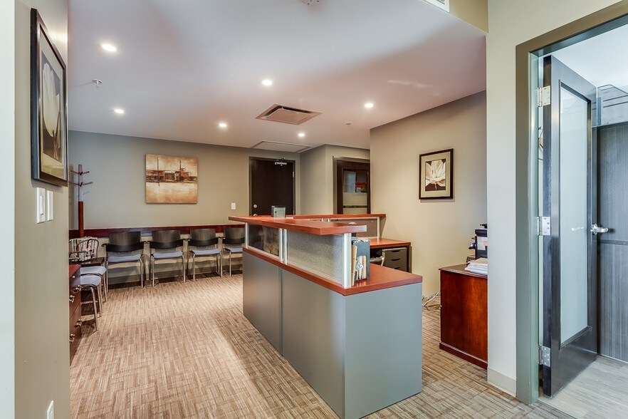 888 4th Ave SW, Calgary, AB à vendre - Photo intérieure – Image 2 sur 34