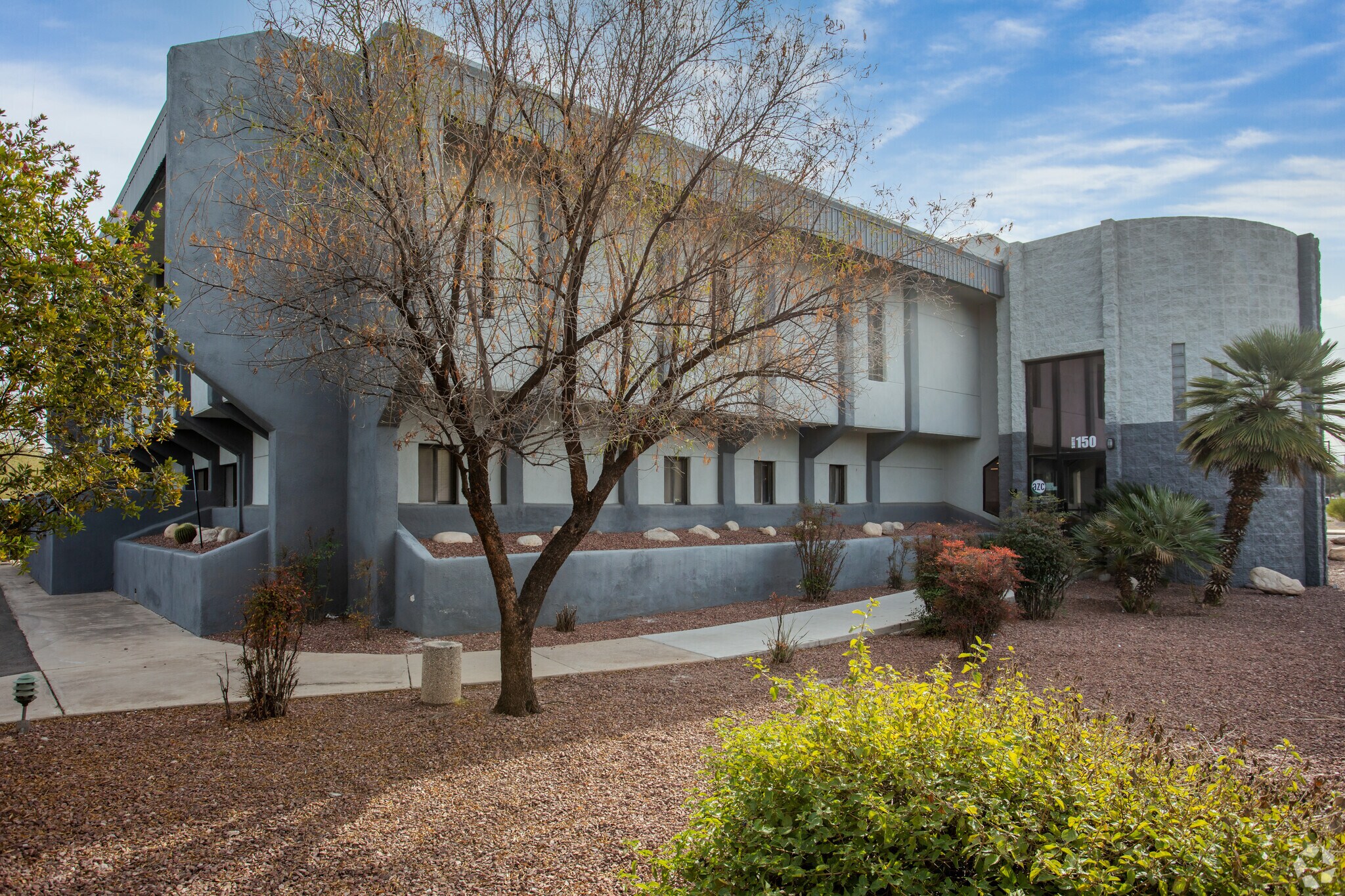 1037 S Alvernon Way, Tucson, AZ à louer Photo de l’immeuble– Image 1 sur 9