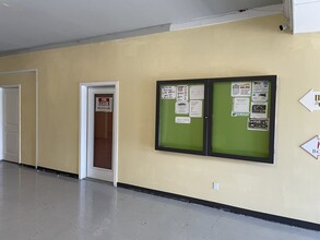 94-333 Waipahu Depot St, Waipahu, HI à louer Hall d’entrée– Image 1 sur 5