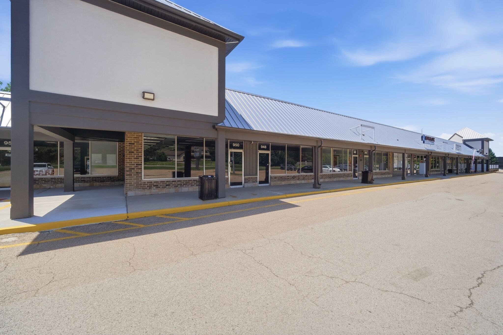 920-960 E Roosevelt Rd, West Chicago, IL à louer Photo de l’immeuble– Image 1 sur 41