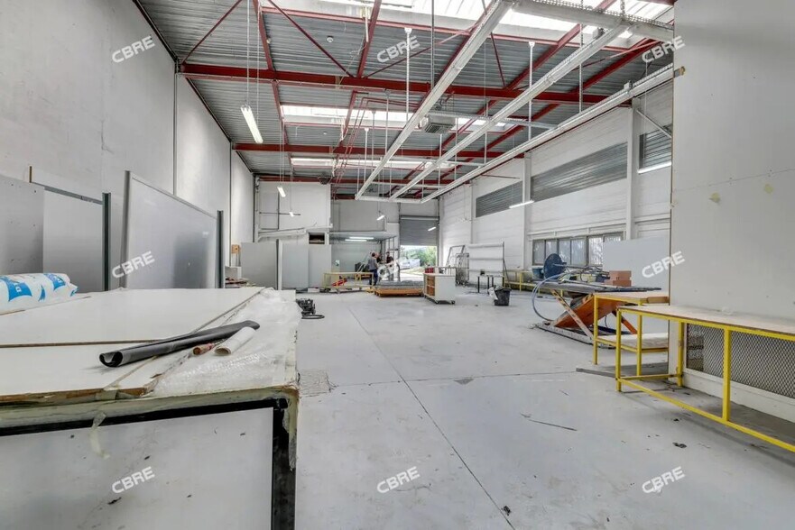 Local d’activités dans Buc à louer - Photo intérieure – Image 2 sur 8