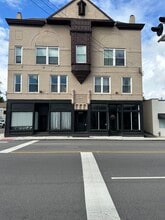 7045-7049 Montgomery Rd, Cincinnati, OH à louer Photo de l’immeuble– Image 1 sur 9