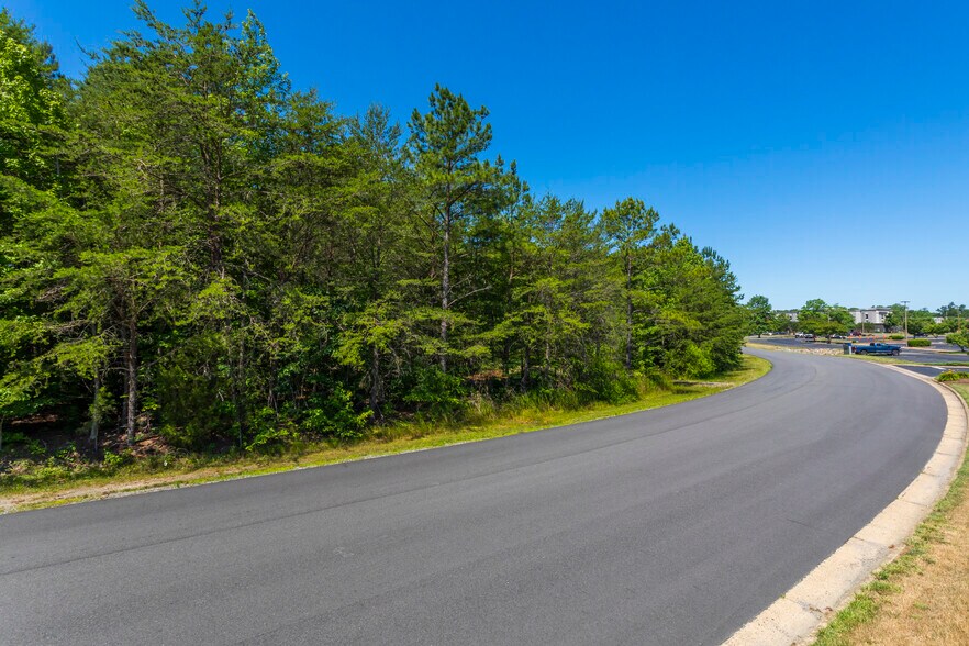 16542 Commerce Dr, Dahlgren, VA à louer - Photo de la construction – Image 2 sur 2