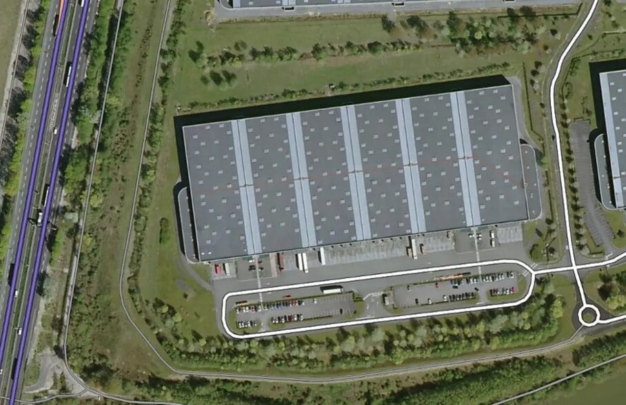 Industriel/Logistique dans Longueil-Sainte-Marie à louer - Photo de l’immeuble – Image 3 sur 13