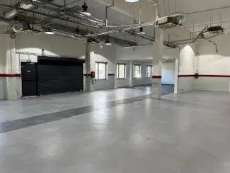 Local d’activités dans Nanterre à louer - Photo de l’immeuble – Image 3 sur 29