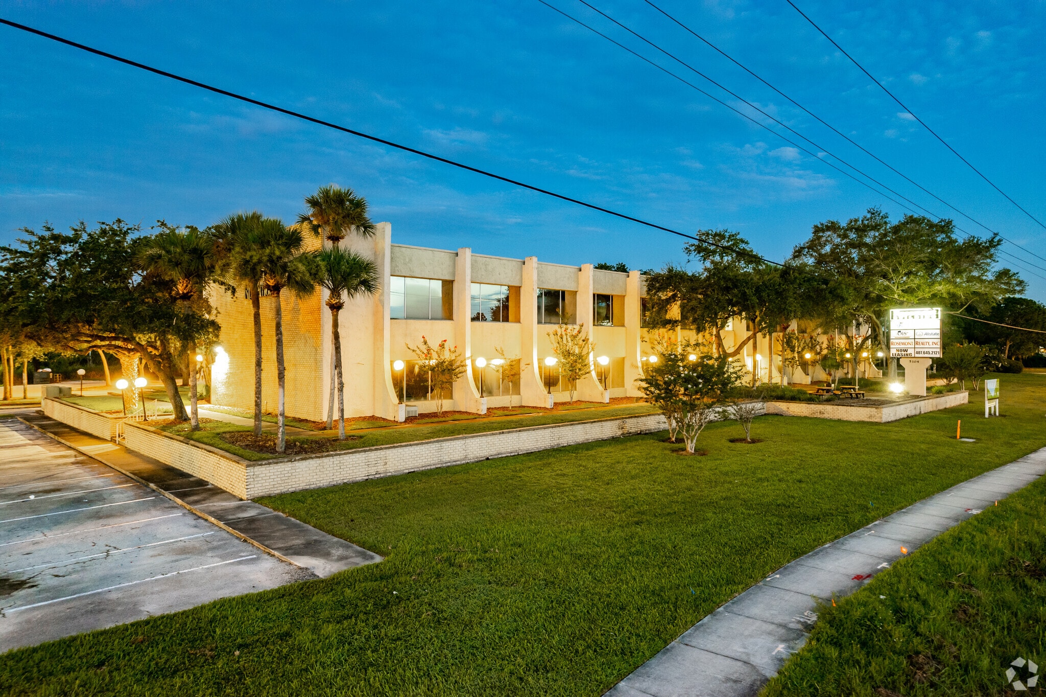 5104 N Orange Blossom Trl, Orlando, FL à louer Photo de l’immeuble– Image 1 sur 49