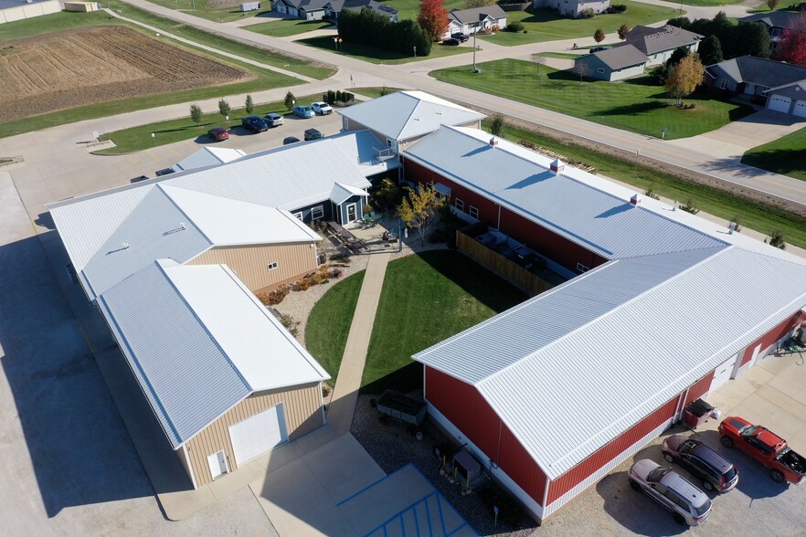 101 Huber Dr, Calmar, IA à vendre - Aérien – Image 3 sur 4