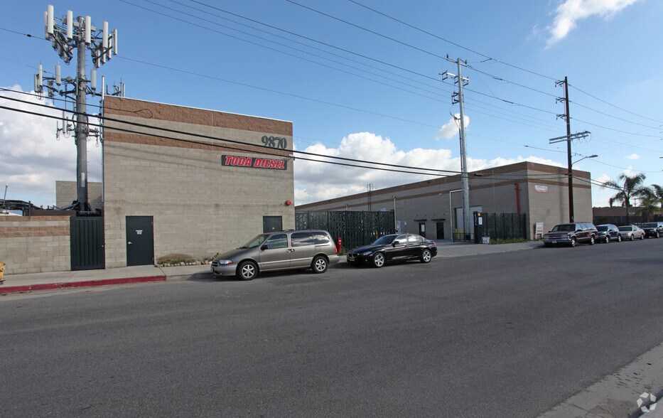 9870 San Fernando Rd, Pacoima, CA à louer - Photo de l’immeuble – Image 3 sur 3