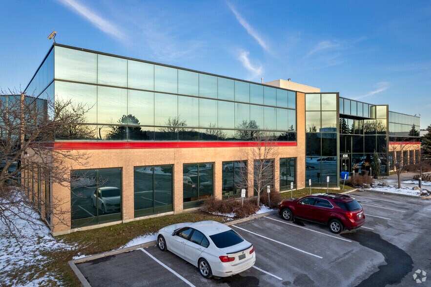 5705 Cancross Ct, Mississauga, ON à vendre - Photo de l’immeuble – Image 2 sur 19