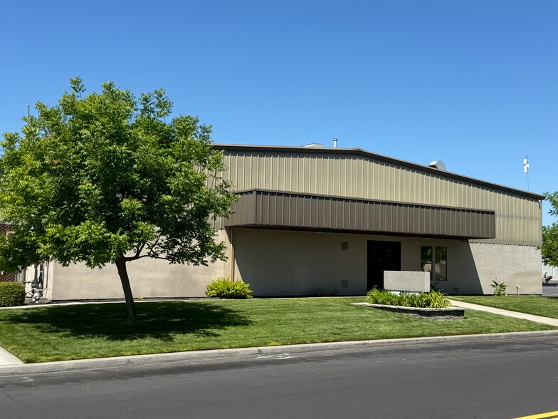 4847 Stratos Way, Modesto, CA à louer - Photo de l’immeuble – Image 2 sur 21