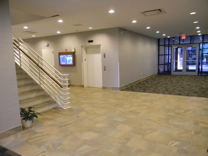 100 West St, Pittsfield, MA à louer - Hall d’entrée – Image 3 sur 7