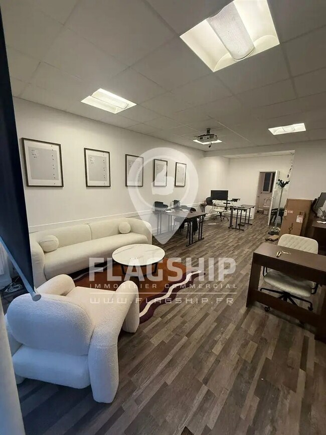 Plus de détails pour Local commercial à louer