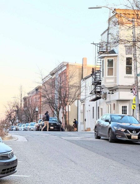 25 N Chester St, Baltimore, MD à louer - Photo de l’immeuble – Image 2 sur 9