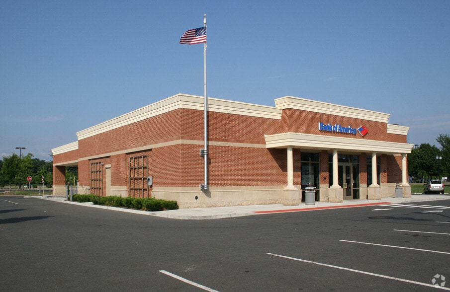 1045 Kennedy Rd, Windsor, CT à vendre - Photo principale – Image 1 sur 13