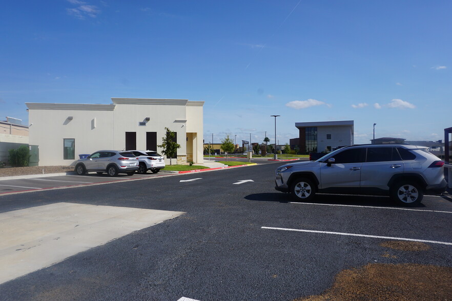 7616 Rocio Dr, Laredo, TX à louer - Photo de l’immeuble – Image 3 sur 11