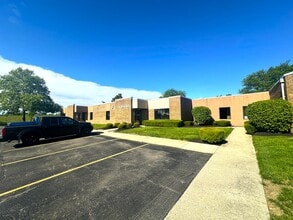 3160-3162 Presidential Dr, Fairborn, OH à louer Photo de l’immeuble– Image 2 sur 23