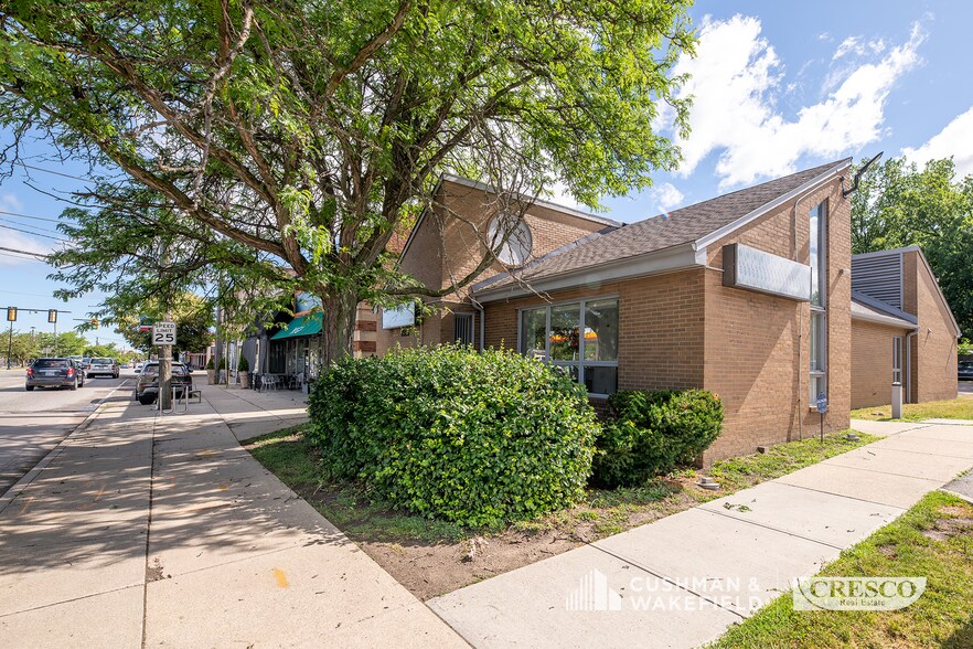 2323 Lee Rd, Cleveland Heights, OH à louer - Photo de l’immeuble – Image 3 sur 17