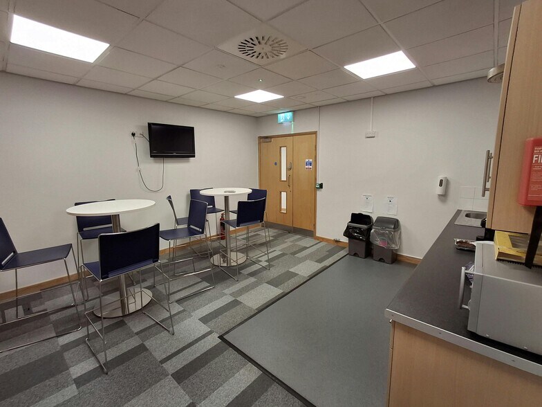 Crow Arch Ln, Ringwood à louer - Photo de l’immeuble – Image 2 sur 10