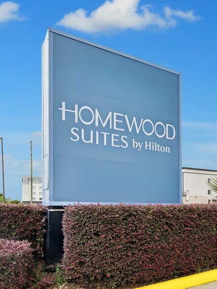 1340 N Sam Houston Pky E, Houston, TX à vendre - Photo de l’immeuble – Image 3 sur 42