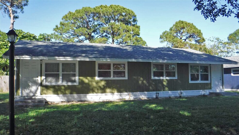 3258 S 7th St, Fort Pierce, FL à vendre - Photo principale – Image 1 sur 1