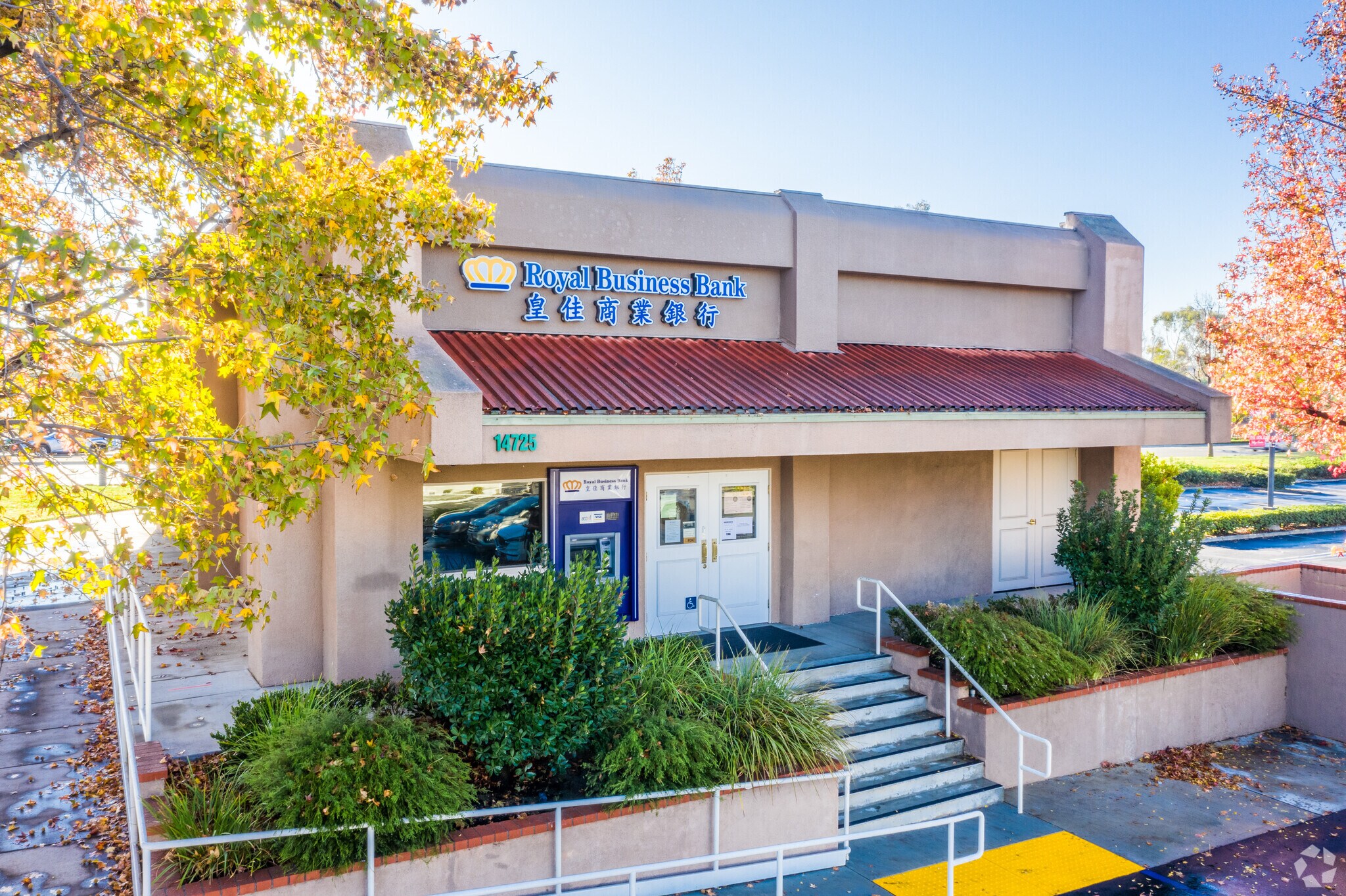 14725 Jeffrey Rd, Irvine, CA à louer Photo principale– Image 1 sur 6