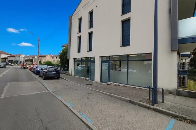 Plus de détails pour 466 Rue De La République, La Verpillière - Bureau à louer