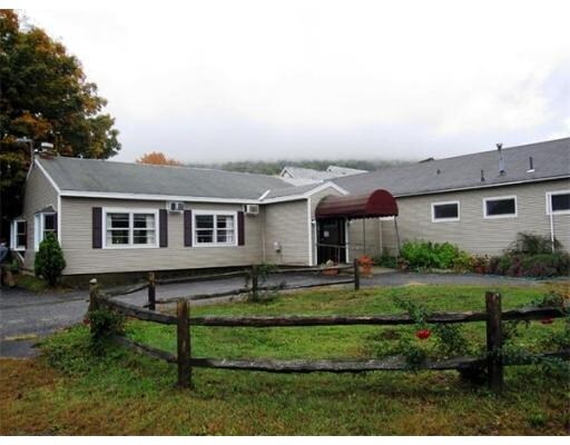 1745 Route 2, Charlemont, MA à louer Photo principale– Image 1 sur 15