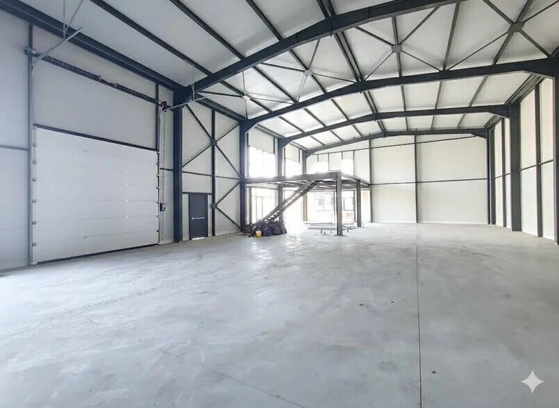 Local d’activités dans Bourgoin-Jallieu à louer - Photo intérieure – Image 2 sur 4