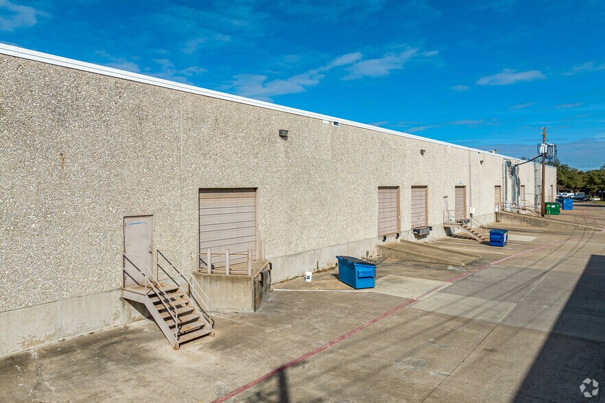 10304-10334 Brockwood Rd, Dallas, TX à louer - Photo de l’immeuble – Image 3 sur 4