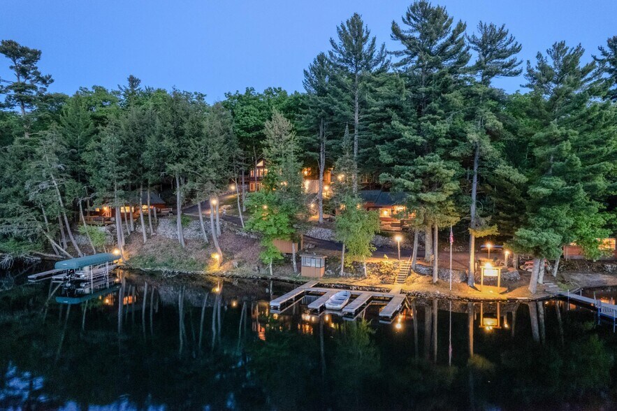 8971 Thoroughfare Rd, Minocqua, WI à vendre - Photo principale – Image 1 sur 16