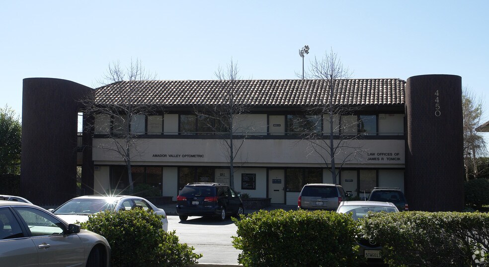 4450 Black Ave, Pleasanton, CA à louer - Photo de l’immeuble – Image 1 sur 4