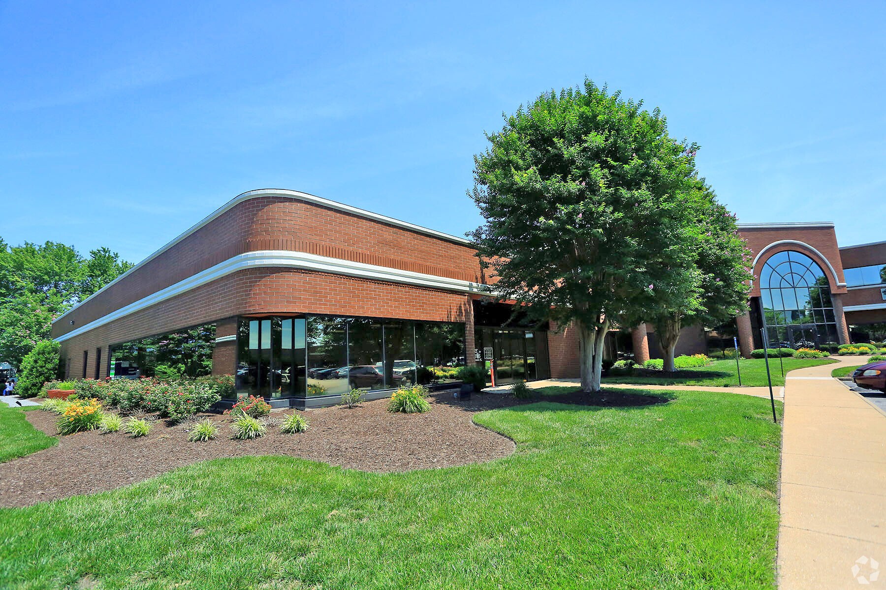816 Greenbrier Cir, Chesapeake, VA à louer Photo principale– Image 1 sur 23