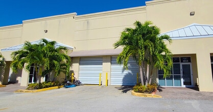 5501-5553 N Nob Hill Rd, Sunrise, FL à louer Photo de l’immeuble– Image 2 sur 8