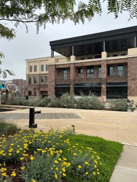 191 W Main St, Lewisville, TX à louer - Photo de l’immeuble – Image 3 sur 19