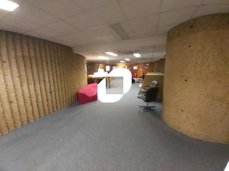 Local commercial dans Bordeaux à louer - Photo de l’immeuble – Image 2 sur 9