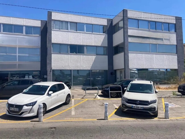 Plus de détails pour Local commercial à louer
