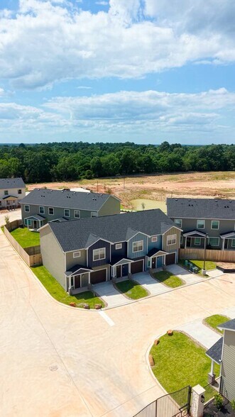 The Vintage At Lake Conroe Multi Family portefeuille de 2 biens à vendre sur LoopNet.fr - Vidéo sur l’annonce professionnelle – Image 2 sur 33