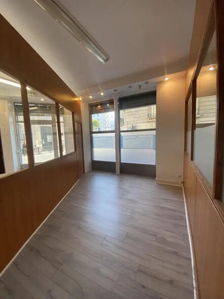Local commercial dans Paris à louer - Photo de l’immeuble – Image 3 sur 10