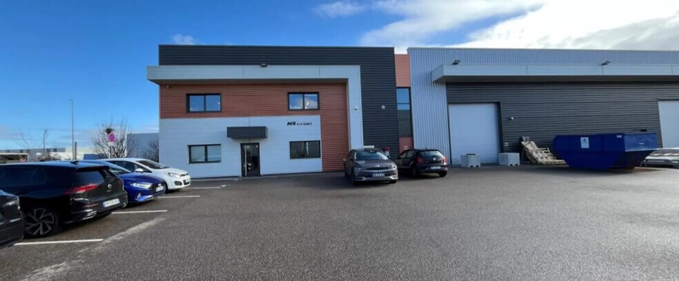 1623 Avenue Henri Schneider, Jonage à louer - Photo de l’immeuble – Image 1 sur 12