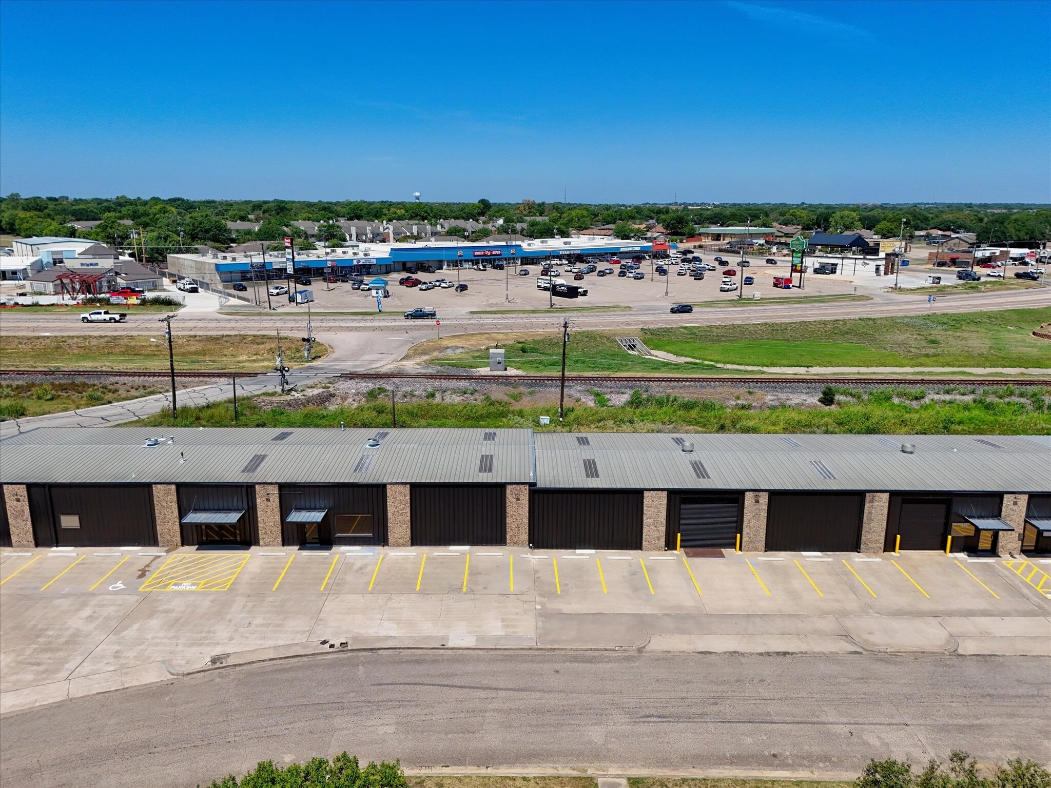 209 Queen Dr, Hewitt, TX à louer Photo principale– Image 1 sur 11