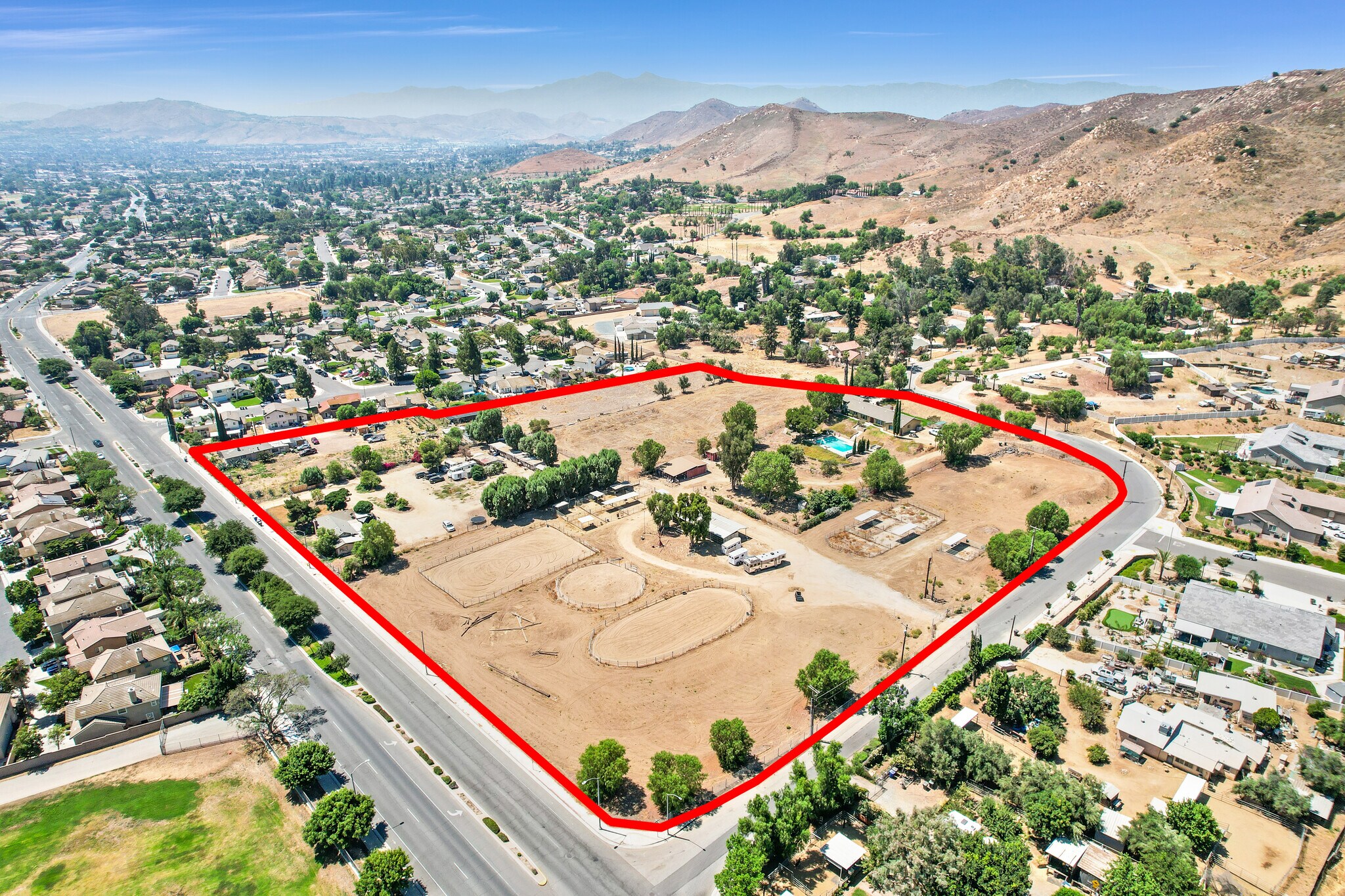 11130 Alhambra Ave, Riverside, CA à vendre Photo de l’immeuble– Image 1 sur 4