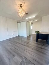 1010-1012 S Robertson Blvd, Los Angeles, CA à louer Photo intérieure– Image 1 sur 13