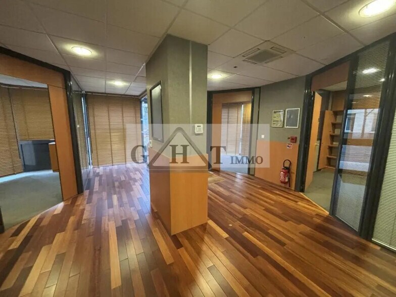 Local commercial dans Saint-Maur-des-Fossés à louer - Photo intérieure – Image 1 sur 8