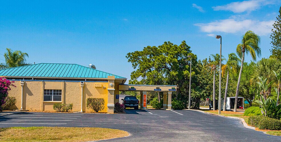 2691 Placida Rd, Englewood, FL à louer - Photo de l’immeuble – Image 3 sur 7