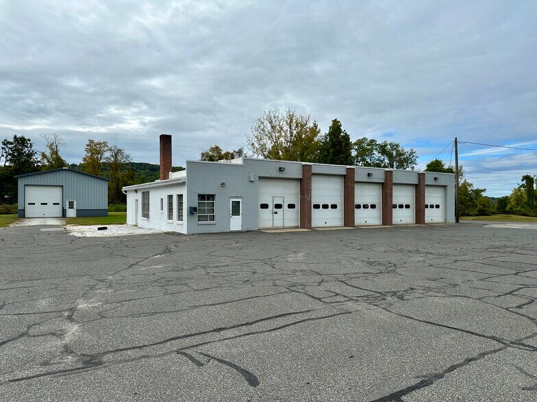 1955 N Main St, Sheffield, MA à vendre - Photo de l’immeuble – Image 1 sur 11