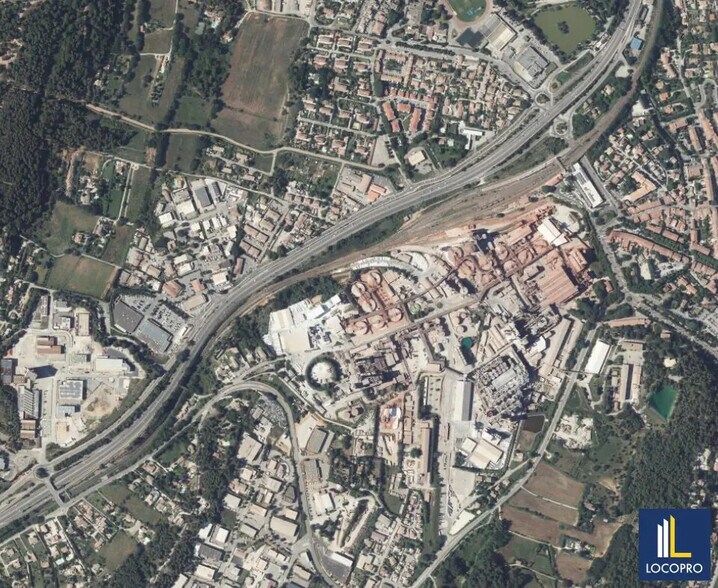 Local commercial dans Gardanne à louer - Photo de l’immeuble – Image 3 sur 5