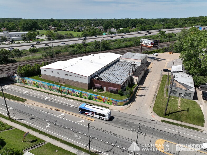 16116 Puritas Ave, Cleveland, OH à vendre - Photo de l’immeuble – Image 2 sur 7