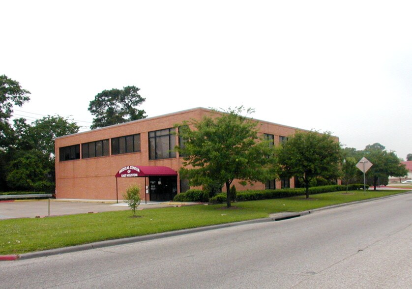 11110 E I-10 Fwy, Houston, TX à vendre - Photo de l’immeuble – Image 2 sur 26